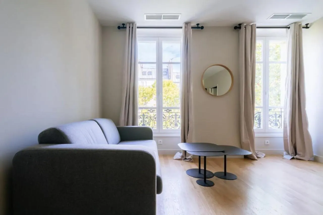 Stylish 2 Bedroom Apartment In Paris